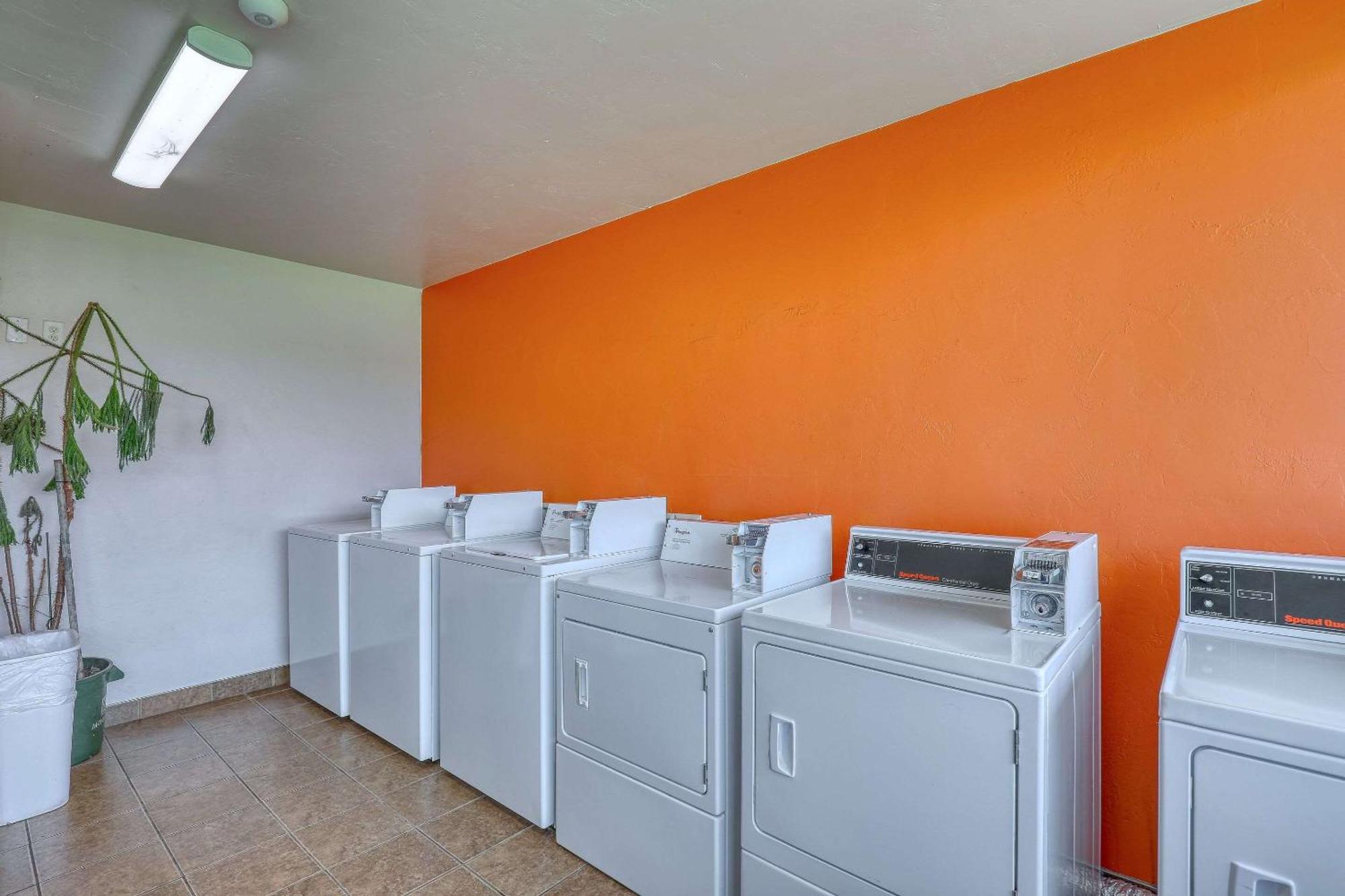 Econo Lodge ニーナ エクステリア 写真